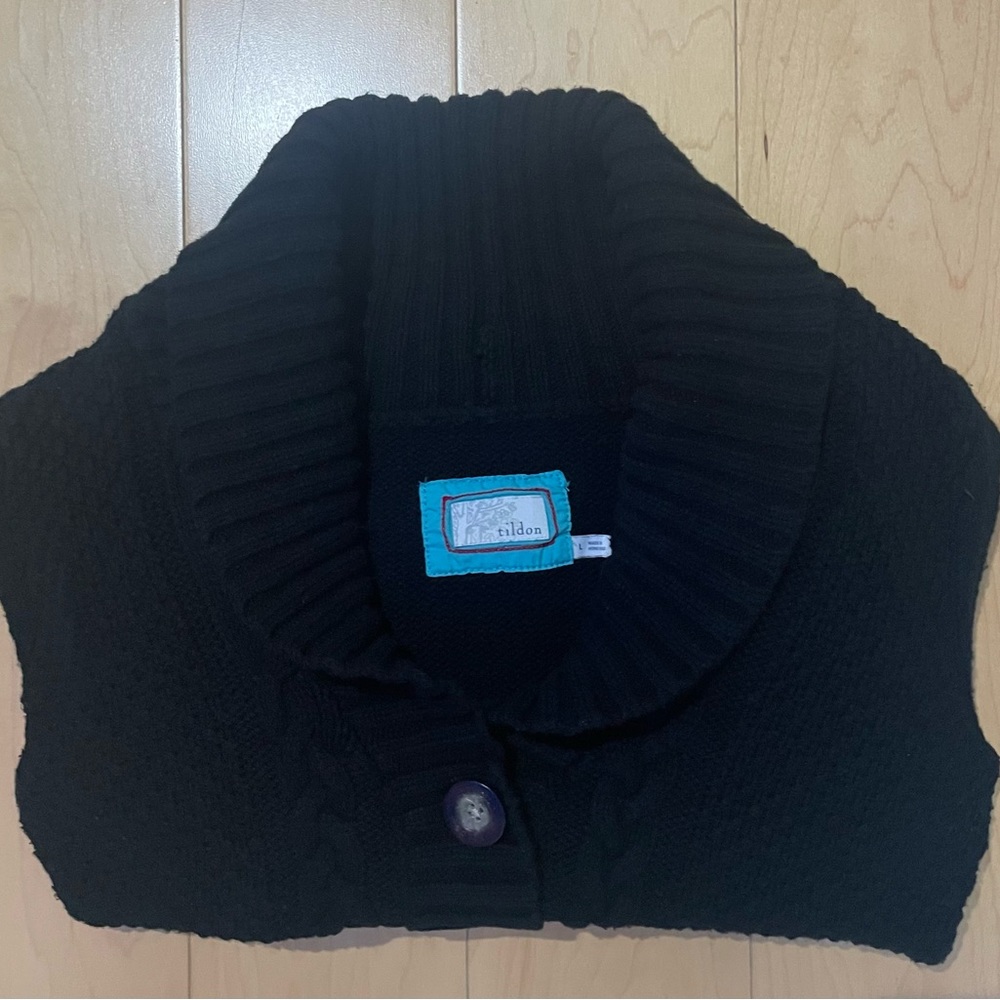 Beautiful Tildon knitted sweater for women with 5 buttons, black, size L